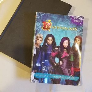 2 Disney Descendants books